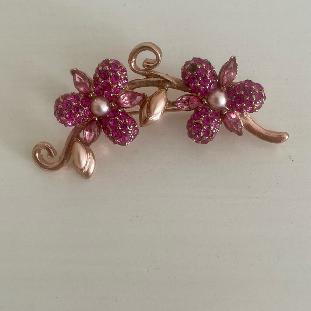 Monet Flower Pin with Red Rhinestones and Faux Pearls Gold Tone Vintage  EUC